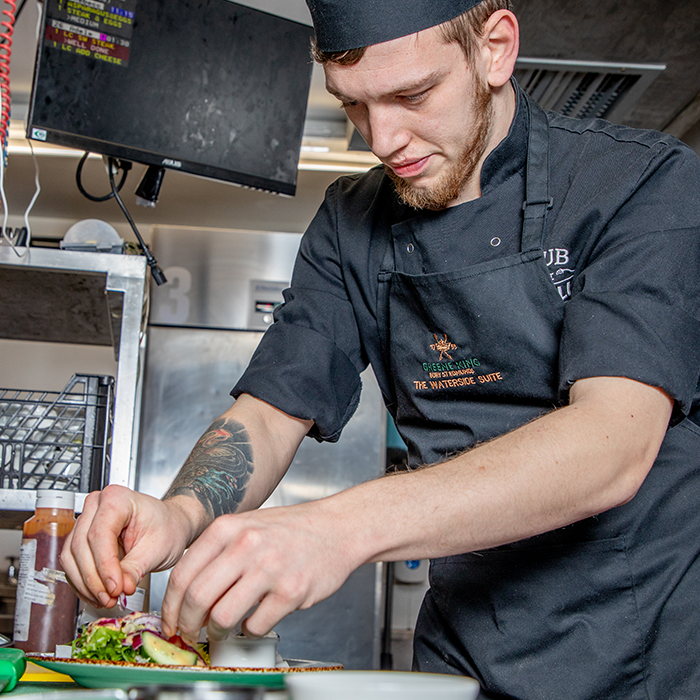 Kitchen assistant job description: Roles and responsibilities